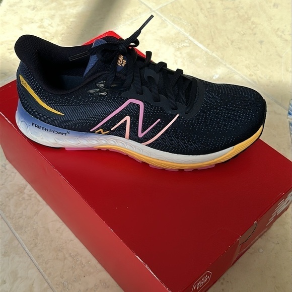 New Balance Shoes - NEW BALANCE NEW sneakers size 9-1/2